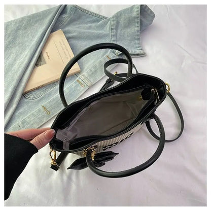 2025 New Designers' Bags - Popular Knitted Bags for Ladies, Casual and Versatile Beach Carry-Along Handbags and Tote Bags